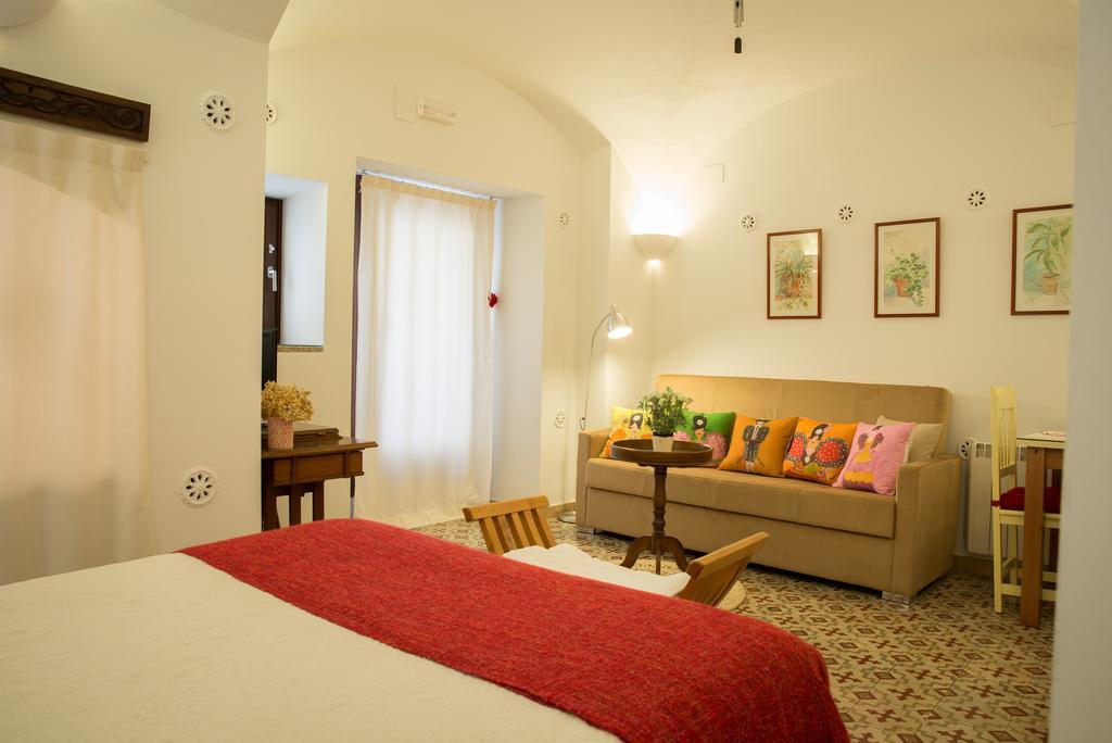 Apartamento Adarve กาเซเรส ภายนอก รูปภาพ